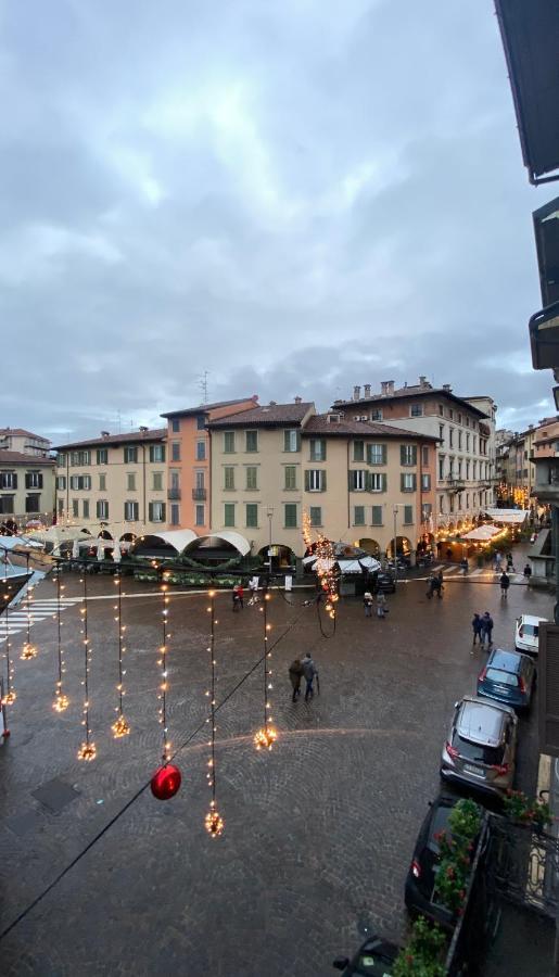 Appartamento Bergamo Centro Piazza Pontida - The Italian Escape Luaran gambar