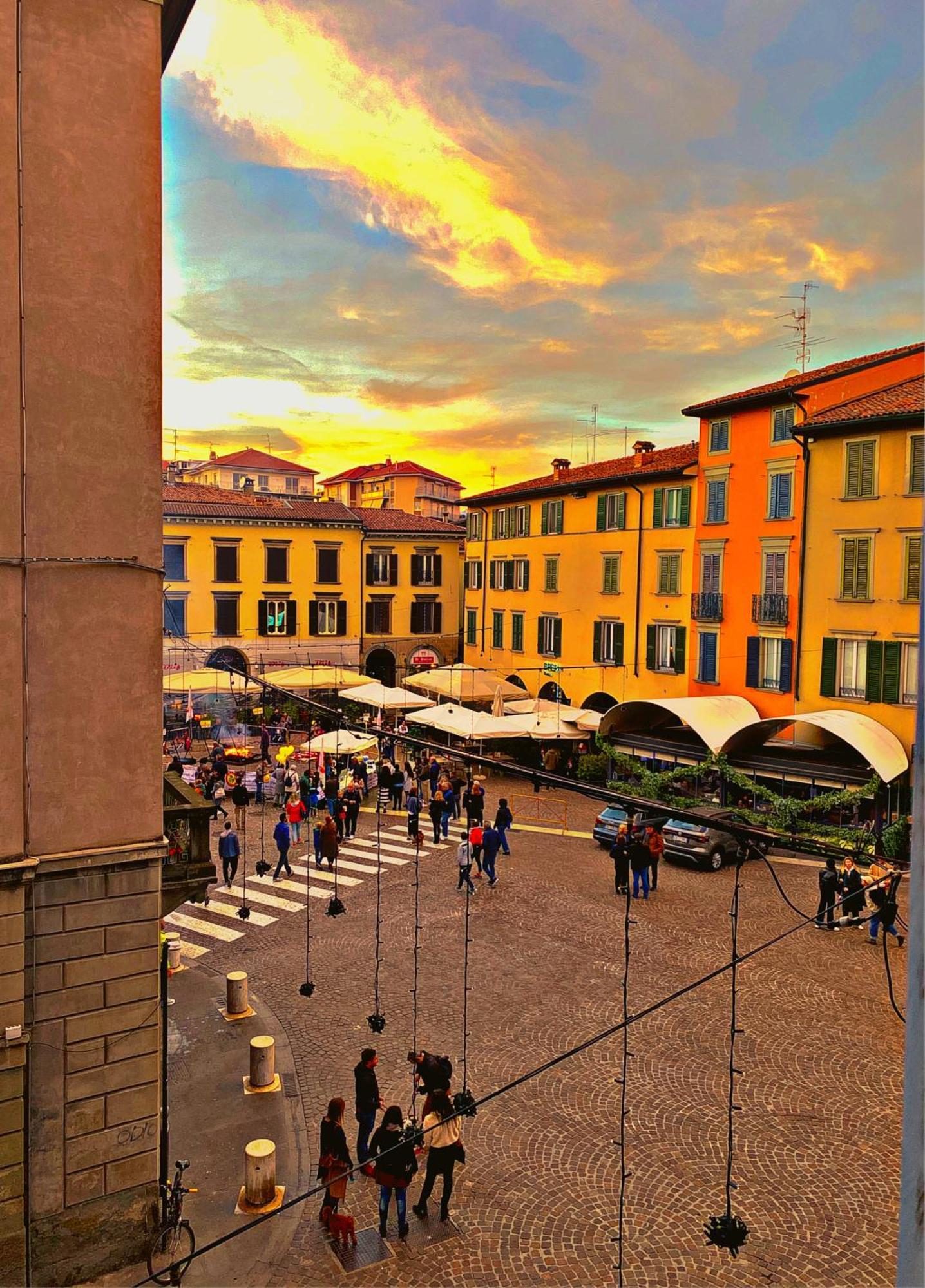 Appartamento Bergamo Centro Piazza Pontida - The Italian Escape Luaran gambar