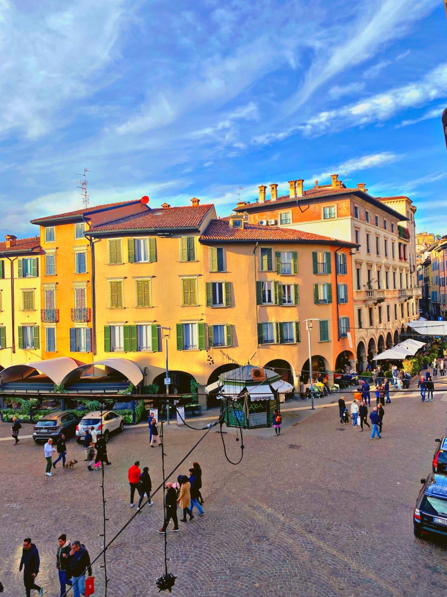 Appartamento Bergamo Centro Piazza Pontida - The Italian Escape Luaran gambar